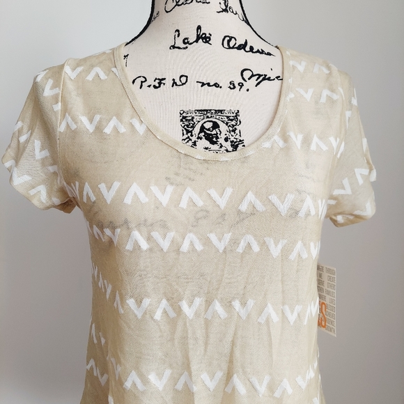 NWT LulaRoe Classic T Aztec Geometric Top Short Sleeve XS - Picture 2 of 6